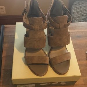 Cora sandal by Hinge, size 10M